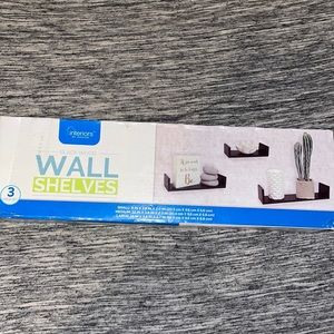 Lightweight shelves. Comes with 3